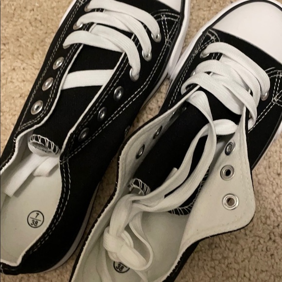 Converse-like sneakers - Picture 2 of 3